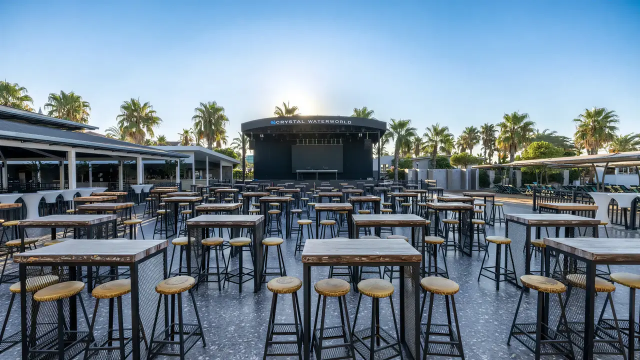 Scena i strefa rozrywki w Crystal Waterworld Resort & Spa