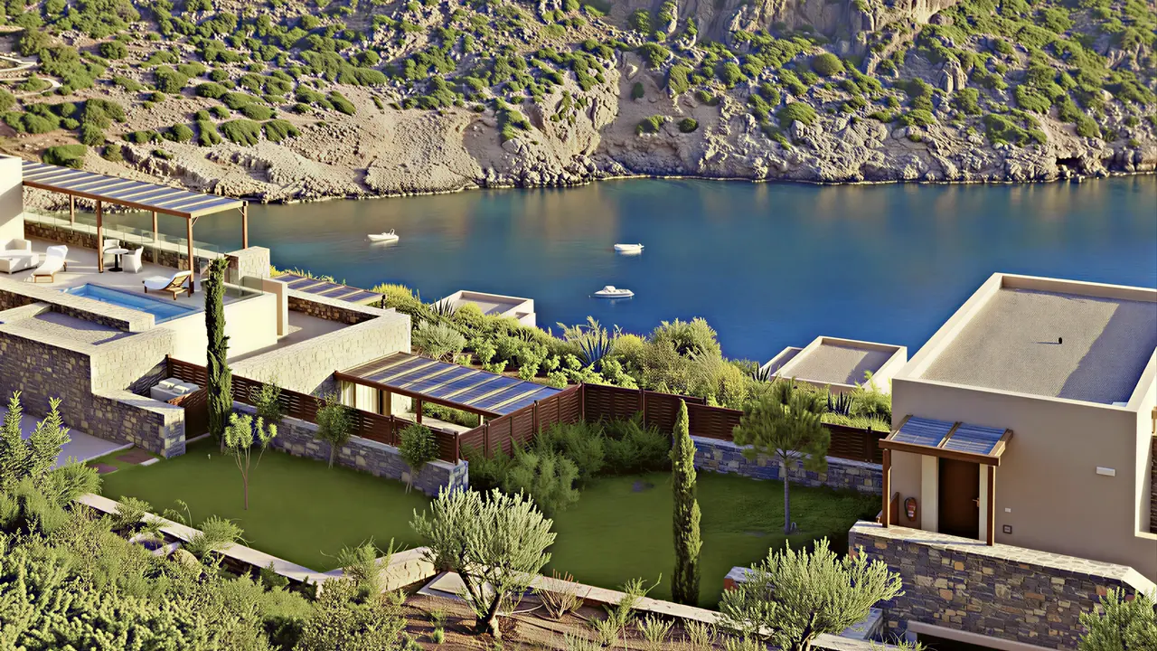 Widok na kompleks Daios Cove Luxury Resort & Villas nad zatoką
