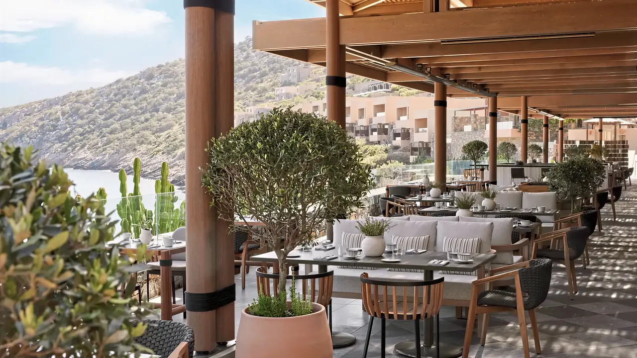 Restauracja na tarasie w Daios Cove Luxury Resort & Villas
