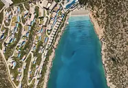 Widok z lotu ptaka na Daios Cove Luxury Resort & Villas