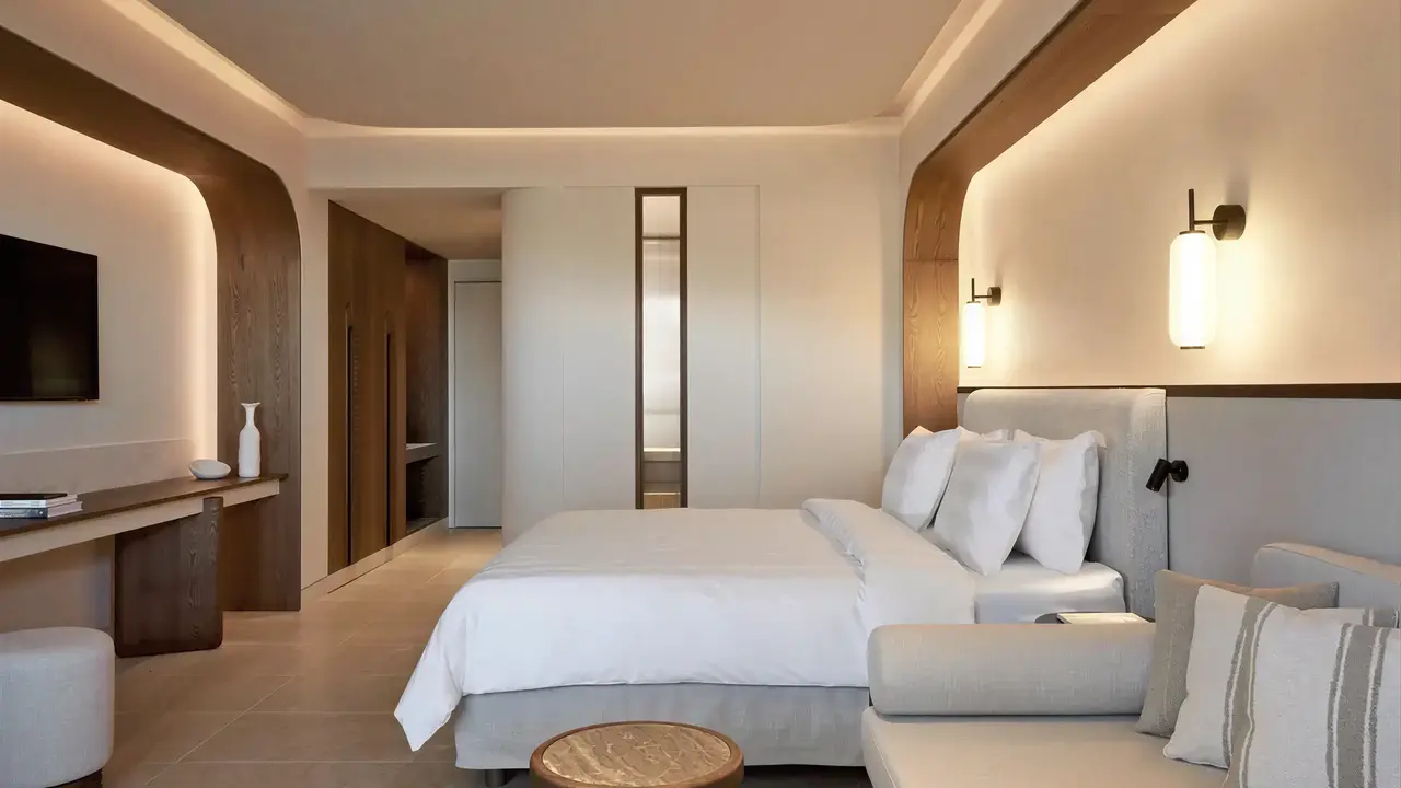 Nowoczesna sypialnia w Daios Cove Luxury Resort & Villas