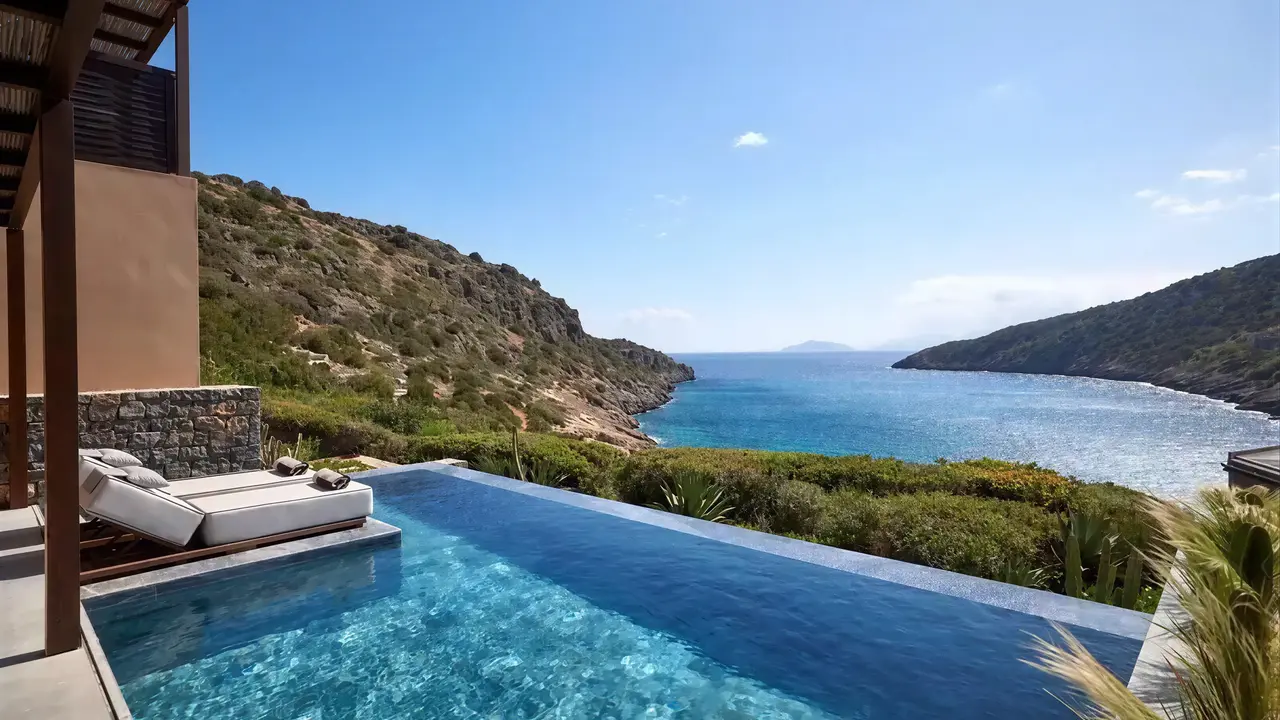 Prywatny basen na tarasie w Daios Cove Luxury Resort & Villas