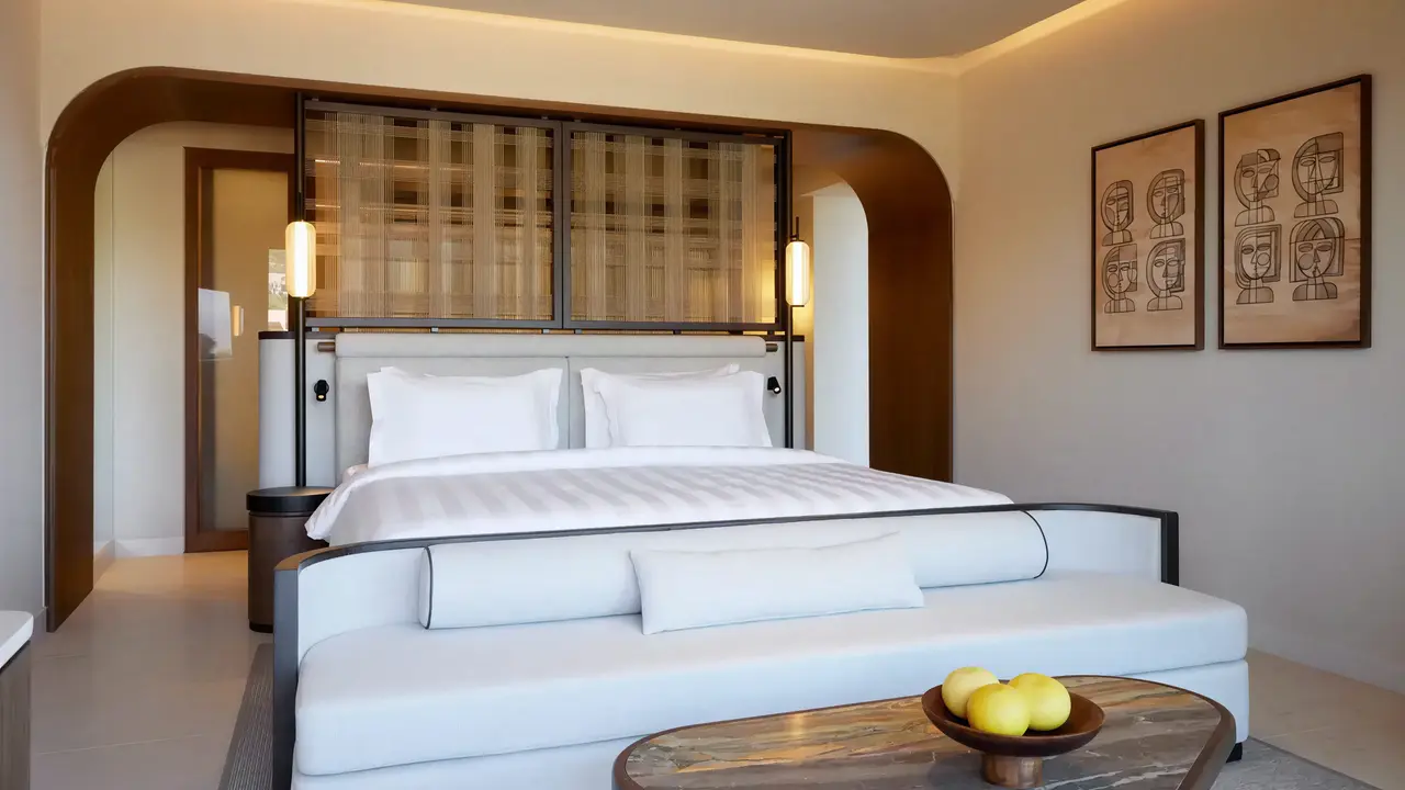 Nowoczesna sypialnia w hotelu Daios Cove Luxury Resort & Villas