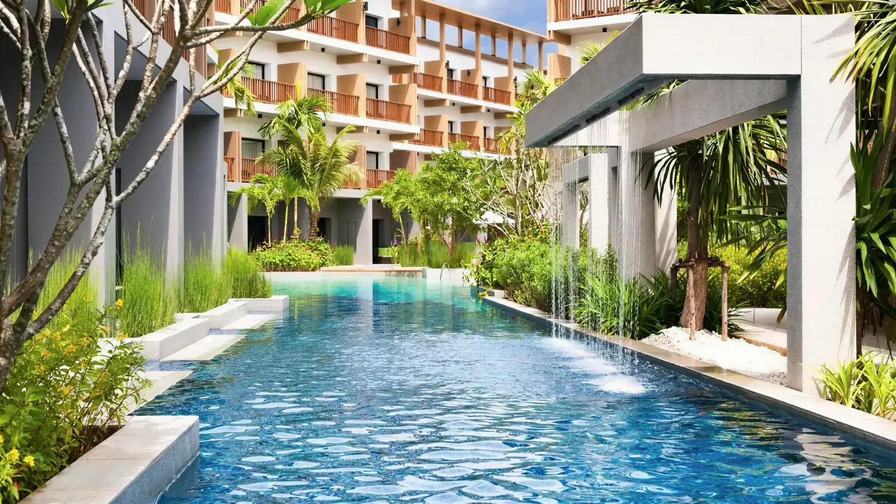 Basen z wodospadem w Deevana Plaza Krabi Aonang
