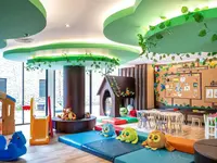 Kolorowy pokój dziecięcy w Deevana Plaza Krabi Aonang