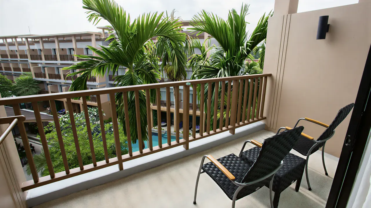 Balkon z widokiem w Deevana Plaza Krabi Aonang
