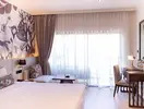 Jasny pokój z łóżkami w Deevana Plaza Krabi Aonang