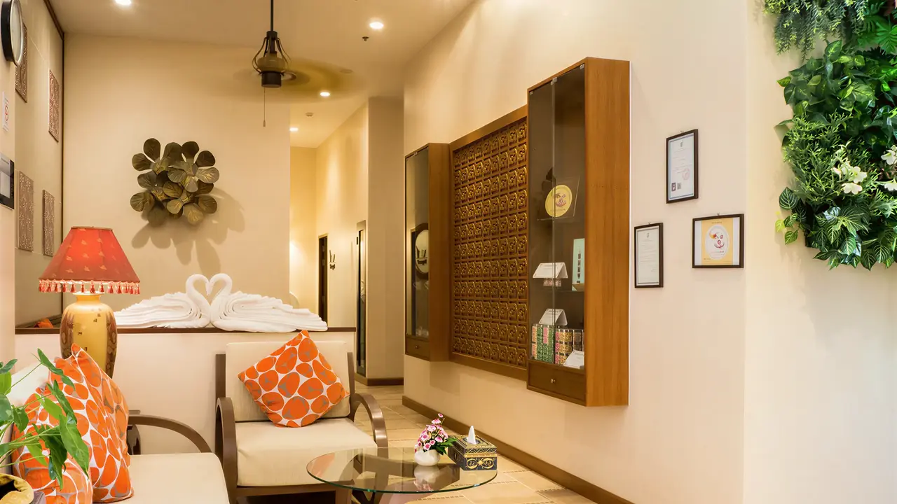 Przytulny kącik wypoczynkowy w Deevana Plaza Krabi Aonang