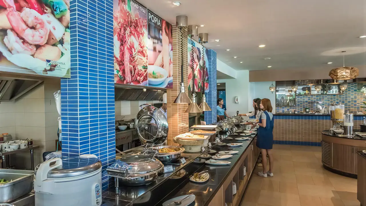 Bufet z jedzeniem w Deevana Plaza Krabi Aonang