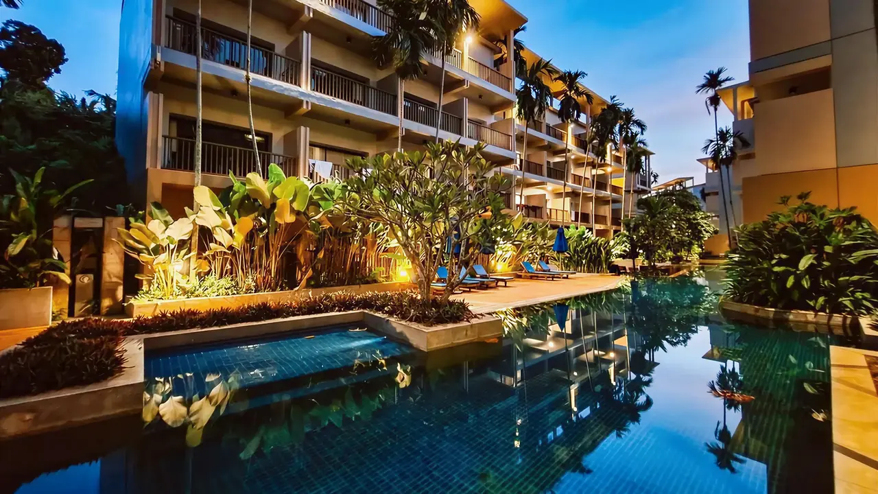 Basen i budynki w Deevana Plaza Krabi Aonang