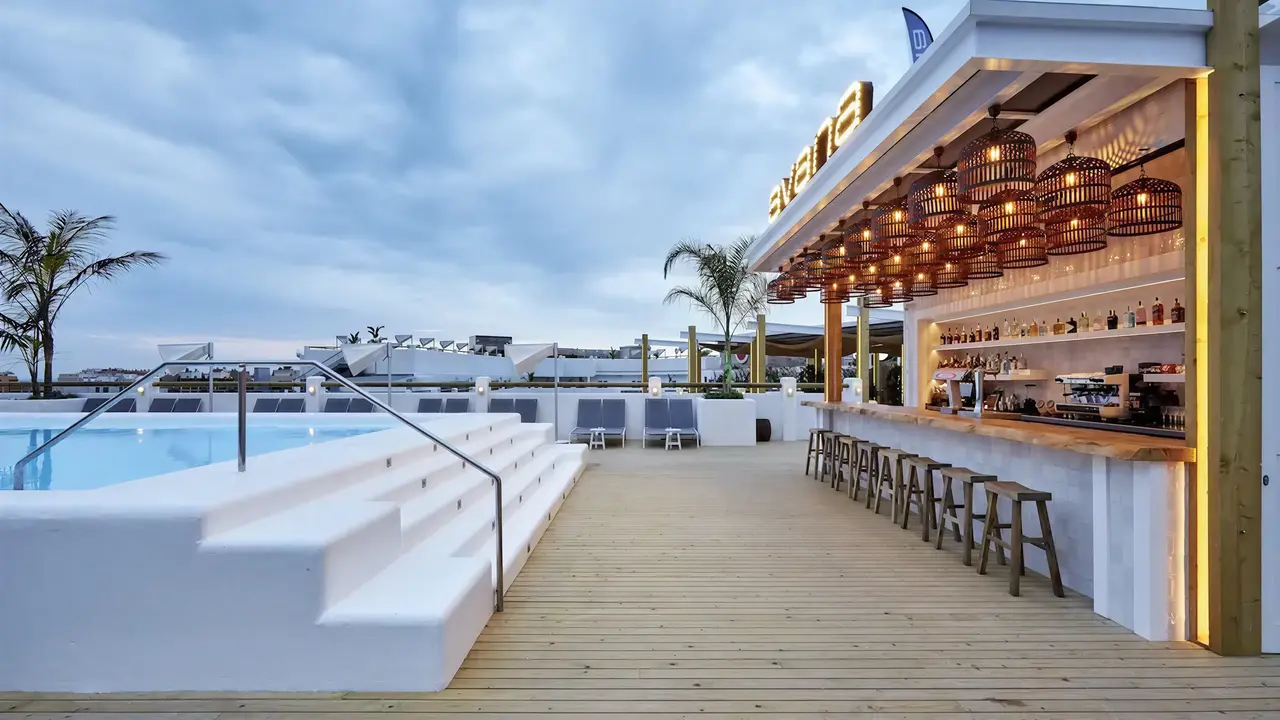 Bar przy basenie w Delamar