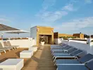 Taras z leżakami w Delamar