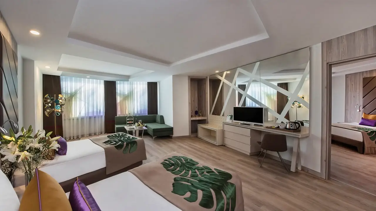 Nowoczesny pokój z łóżkami w Delphin Be Grand Resort (ex Botanik Lara)