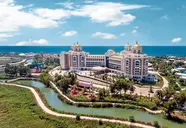 Widok na kompleks hotelowy Delphin Be Grand Resort (ex Botanik Lara) z lotu ptaka