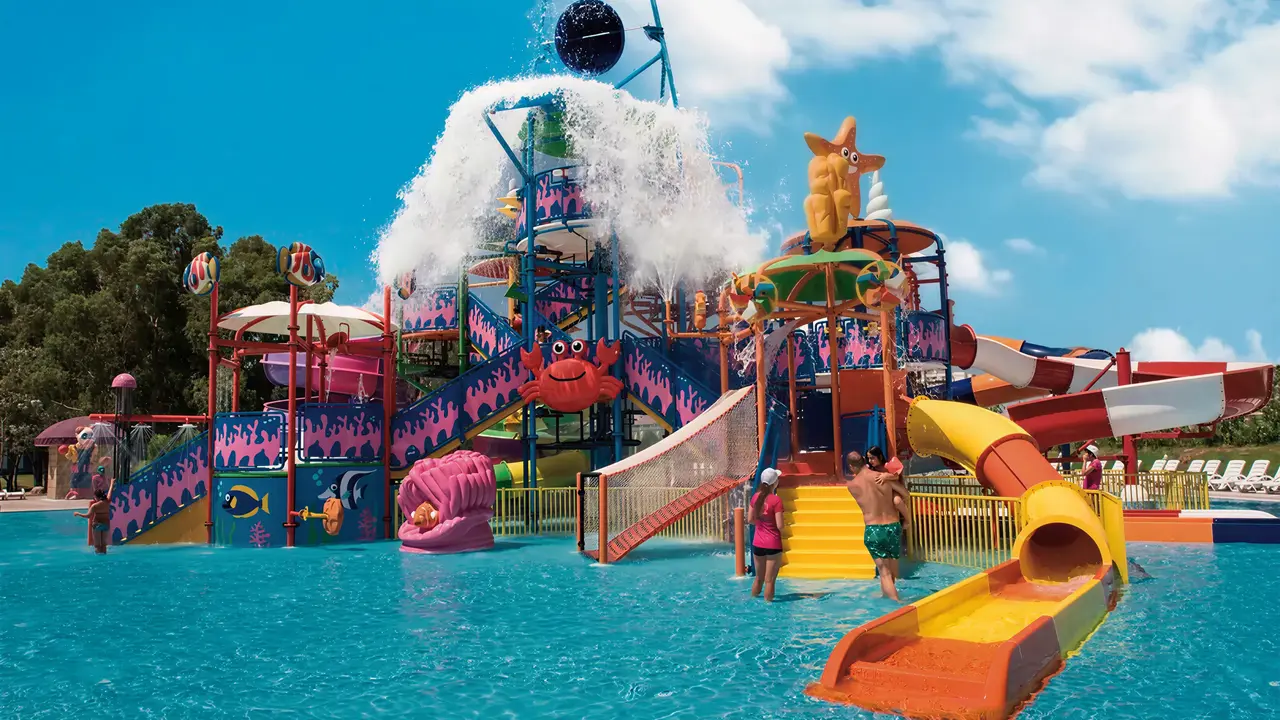Wodny plac zabaw w Delphin Be Grand Resort (ex Botanik Lara)