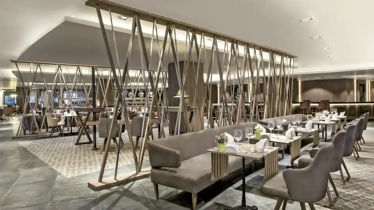 Elegancka restauracja w hotelu Delphin Be Grand Resort (ex Botanik Lara)