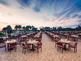 Restauracja na tarasie w Delphin Be Grand Resort (ex Botanik Lara)