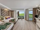 Wnętrze pokoju z łóżkami w Delphin Be Grand Resort (ex Botanik Lara)