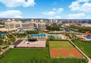 Widok na kompleks Delphin Be Grand Resort (ex Botanik Lara) z lotu ptaka