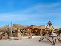 Strefa wypoczynku na plaży w Delphin Be Grand Resort (ex Botanik Lara)