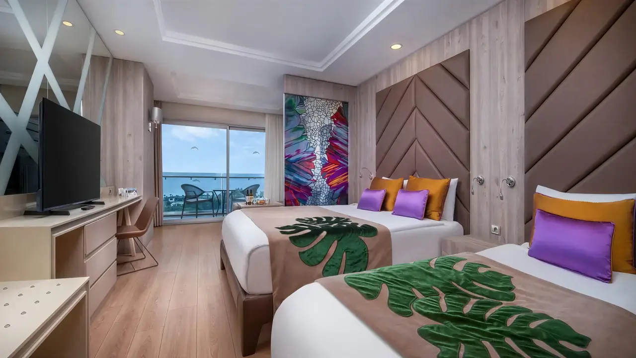 Pokój z łóżkami w Delphin Be Grand Resort (ex Botanik Lara)