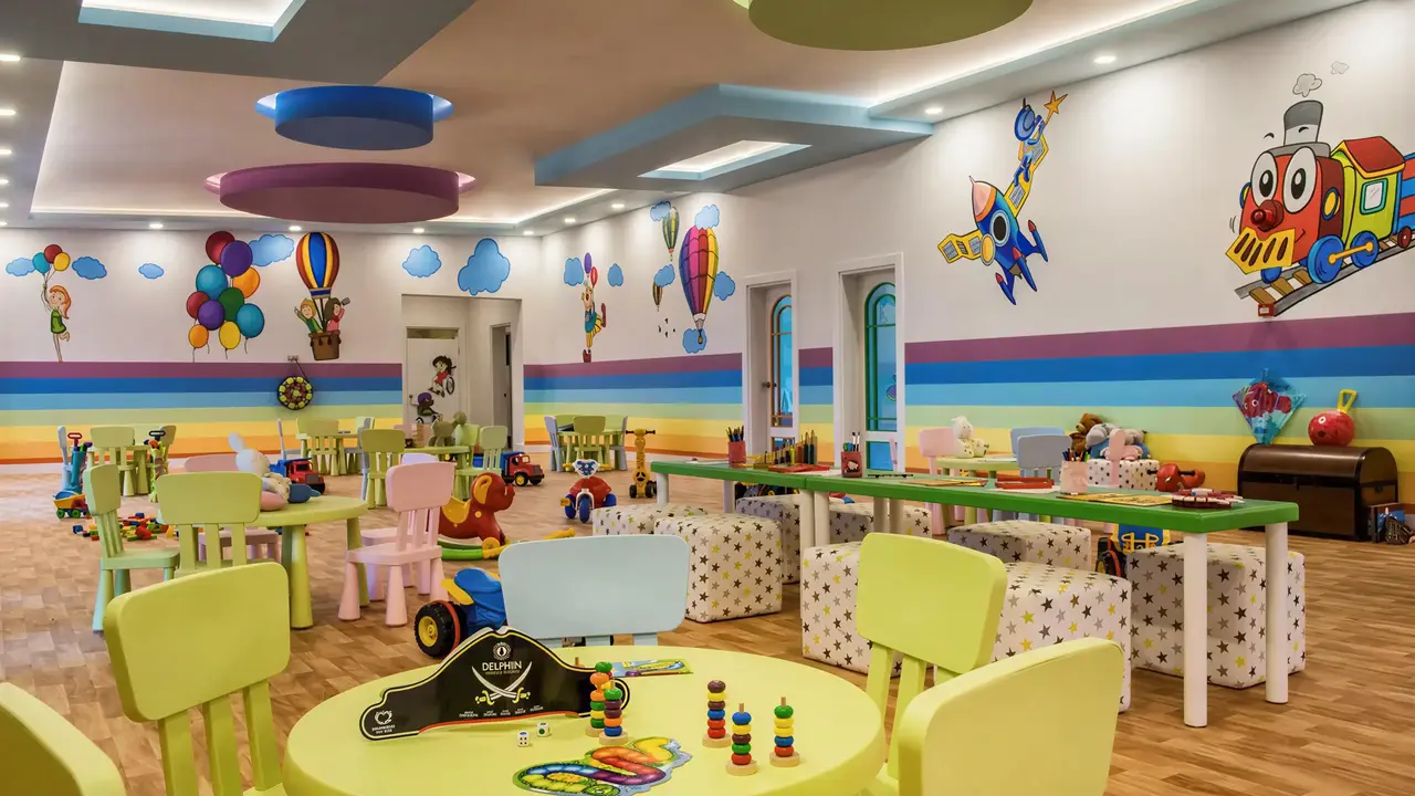 Kolorowa sala zabaw dla dzieci w Delphin Be Grand Resort (ex Botanik Lara)