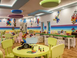 Kolorowa sala zabaw dla dzieci w Delphin Be Grand Resort (ex Botanik Lara)
