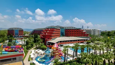 Zjeżdżalnie wodne w Delphin Deluxe Resort