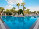 Basen przy hotelu Delphin Deluxe Resort