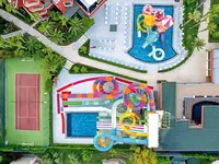 Zjeżdżalnie wodne w Delphin Deluxe Resort
