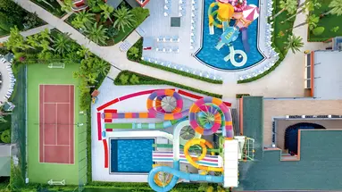 Zjeżdżalnie wodne w Delphin Deluxe Resort