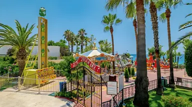 Kolorowy bar Garden Bar w Delphin Deluxe Resort