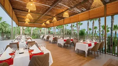 Restauracja na tarasie w Delphin Deluxe Resort