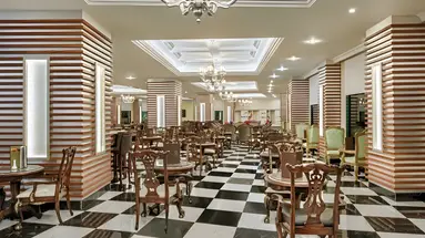Wewnętrzna strefa wypoczynkowa w Delphin Deluxe Resort