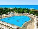Basen przy hotelu Delphin Deluxe Resort