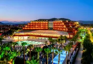 Widok na hotel i baseny Delphin Deluxe Resort