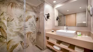 Łazienka w hotelu Delphin Deluxe Resort