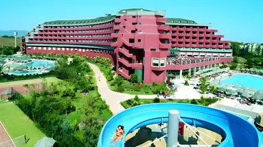 Zjeżdżalnie wodne w hotelu Delphin Deluxe Resort