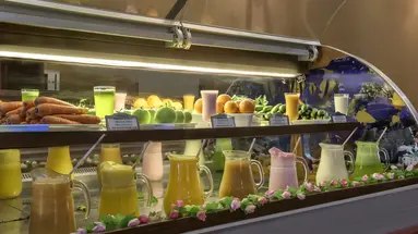 Bufet z napojami w Delphin Deluxe Resort