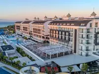 Widok na budynek i kompleks Diamond De Luxe
