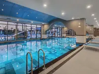 Kryty basen w hotelu Diamond De Luxe