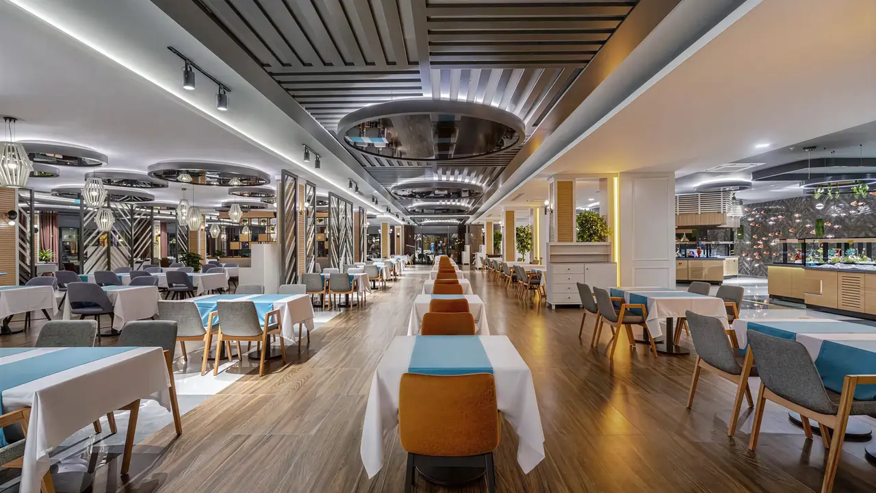 Elegancka restauracja w hotelu Diamond De Luxe