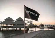 Widok na kompleks Diamonds Athuruga Beach & Water Villas nad wodą