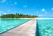 Widok na kompleks Diamonds Athuruga Beach & Water Villas z pomostu