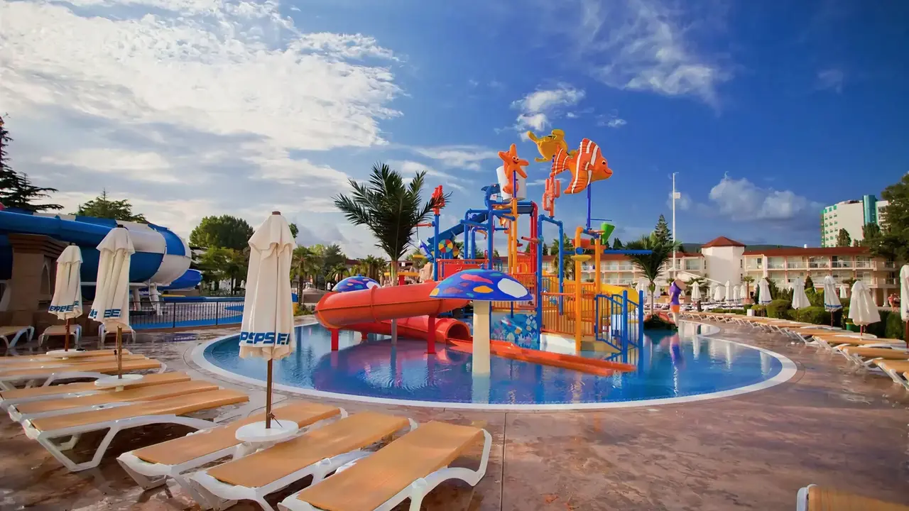Wodny plac zabaw w DIT Evrika Beach Club