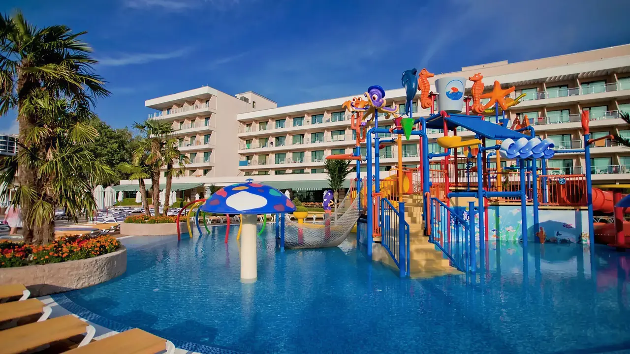 Wodny plac zabaw w DIT Evrika Beach Club