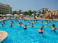 Aqua aerobik w basenie hotelu DIT Evrika Beach Club