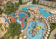 Widok na kompleks basenów w DIT Evrika Beach Club