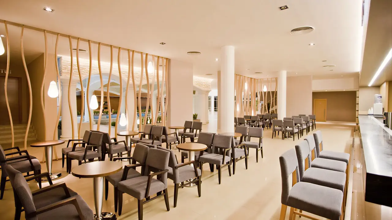 Nowoczesna strefa wypoczynku w DIT Evrika Beach Club