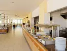 Bufet z jedzeniem w DIT Evrika Beach Club